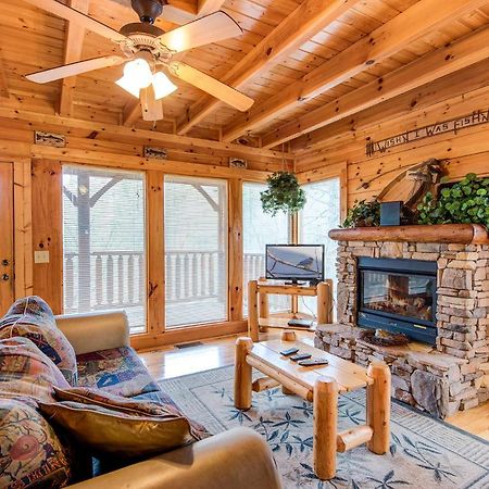 Secret Romance, 2 Bedrooms, Sleeps 8, Pool Table, Hot Tub, Arcade Gatlinburg Exteriör bild