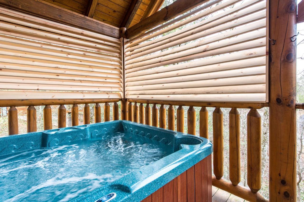 Secret Romance, 2 Bedrooms, Sleeps 8, Pool Table, Hot Tub, Arcade Gatlinburg Exteriör bild