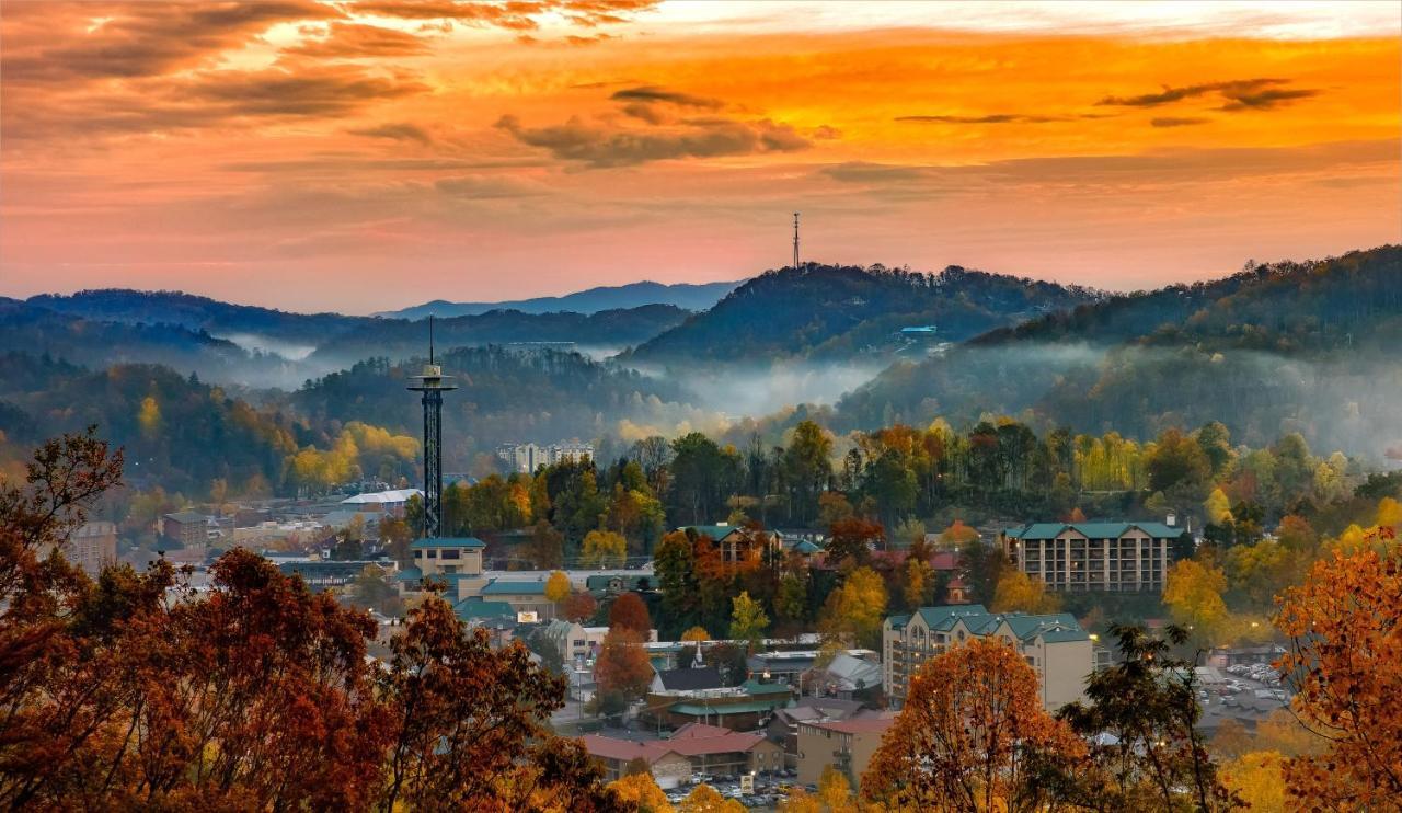Secret Romance, 2 Bedrooms, Sleeps 8, Pool Table, Hot Tub, Arcade Gatlinburg Exteriör bild