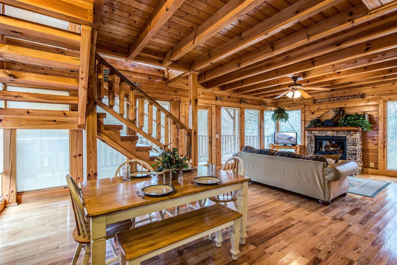 Secret Romance, 2 Bedrooms, Sleeps 8, Pool Table, Hot Tub, Arcade Gatlinburg Exteriör bild