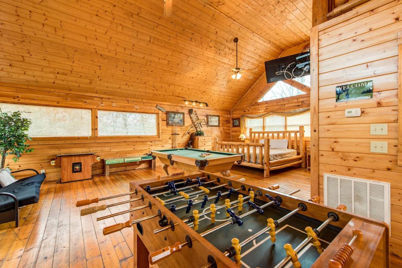 Secret Romance, 2 Bedrooms, Sleeps 8, Pool Table, Hot Tub, Arcade Gatlinburg Exteriör bild