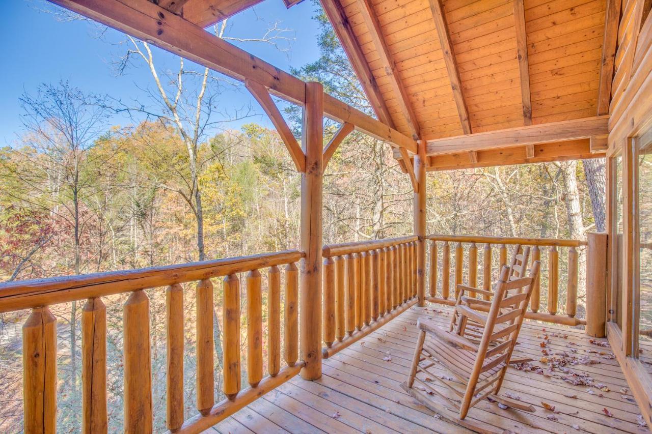 Secret Romance, 2 Bedrooms, Sleeps 8, Pool Table, Hot Tub, Arcade Gatlinburg Exteriör bild