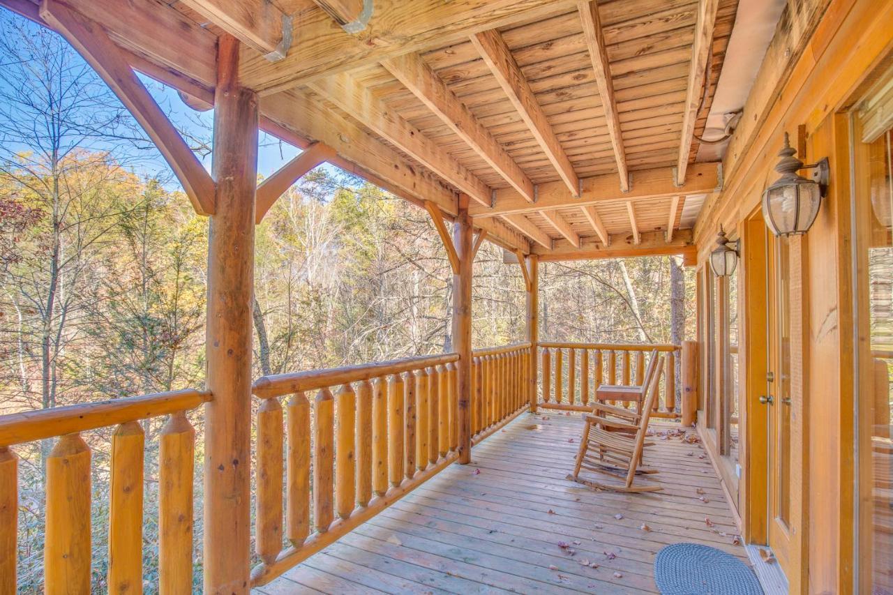 Secret Romance, 2 Bedrooms, Sleeps 8, Pool Table, Hot Tub, Arcade Gatlinburg Exteriör bild